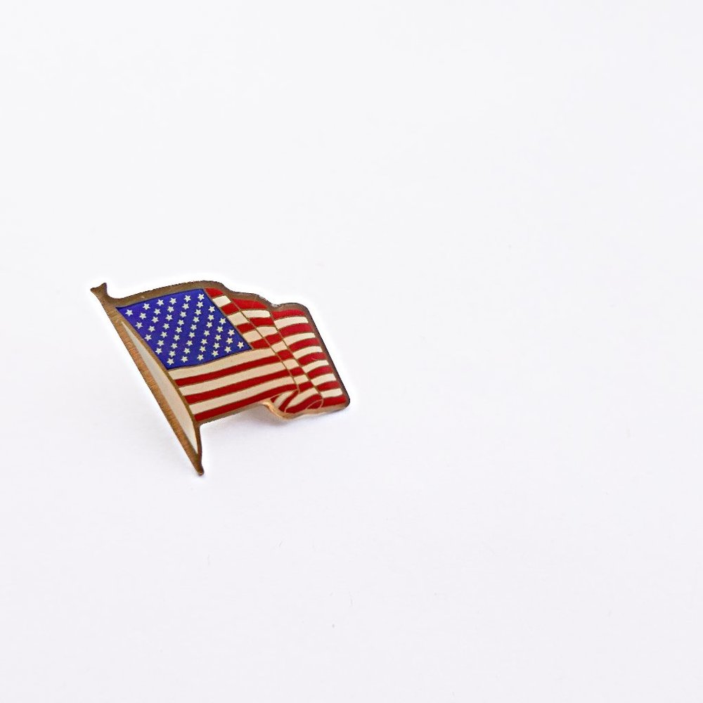 PATRIOTIC USA AMERICAN FLAG PIN